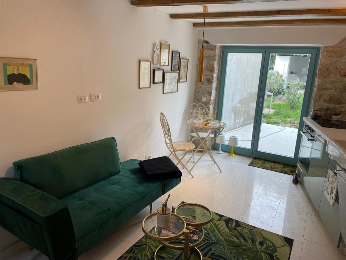 Bezauberndes Steinhaus Mit Garten In Der Altstadt Von רוביני מראה חיצוני תמונה