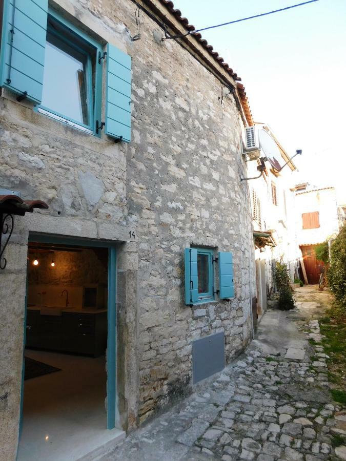 Bezauberndes Steinhaus Mit Garten In Der Altstadt Von רוביני מראה חיצוני תמונה